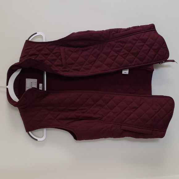 Van Heusen Jackets & Blazers - Van Heusen quilted vest
